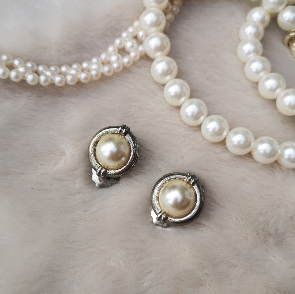 Pearl Clip On Vintage Earrings